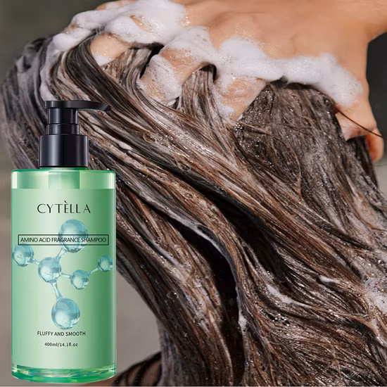 Sanft reinigendes Trockenshampoo mit Aminosäureduft